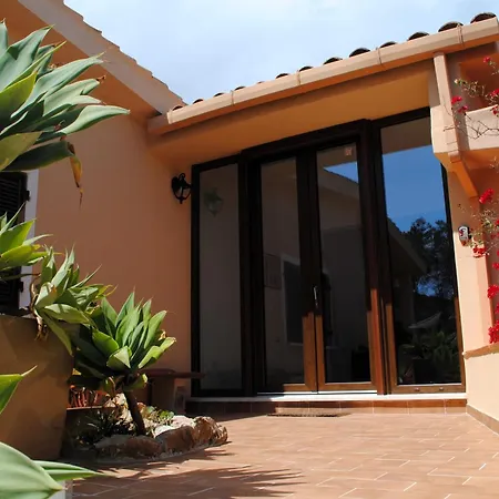 Сasa de vacaciones Cala Sinzias House With Stunning Views
